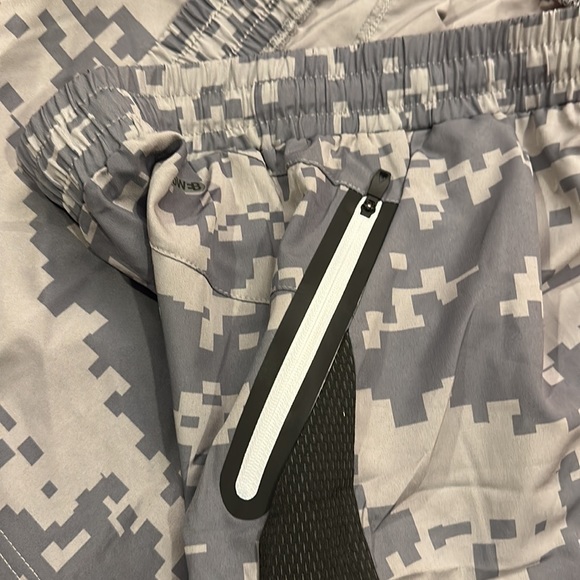 Spyder men’s active shorts camo gray size XL NWT 2 pockets - Picture 6 of 6